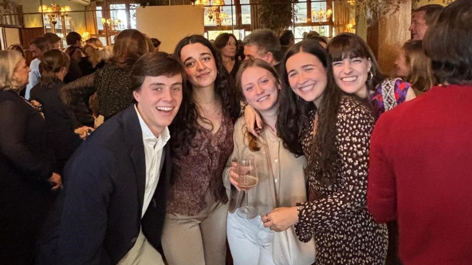 Juan Hernando Izquierdo, Alicia Villanueva Izquierdo, Ane Aristizabal Lizarribar, Lourdes Fraga Izquierdo y Ana Miño Izquierdo.