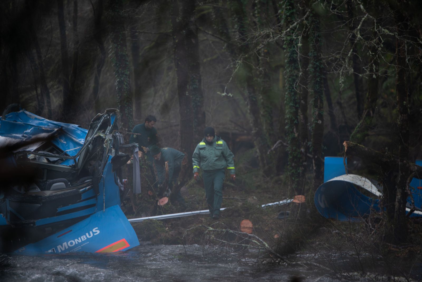 Impactantes imágenes: así quedó el autobús de Pontevedra tras caer al río