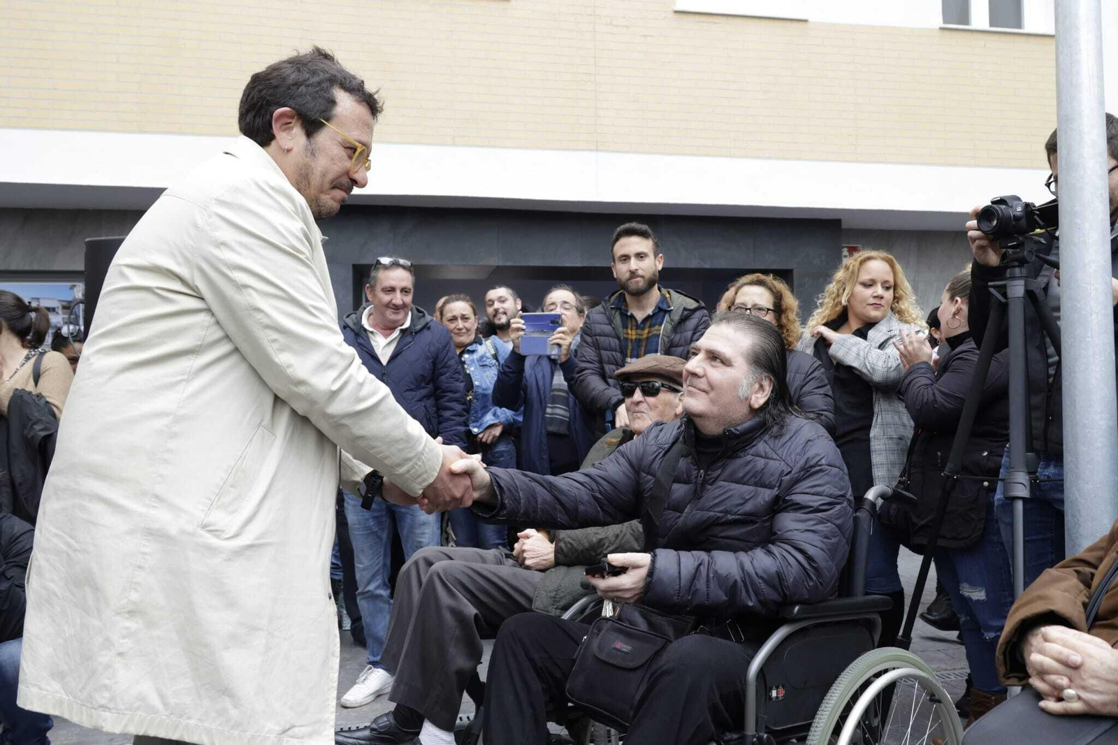 Emoción en la entrega de llaves de las casas de Doctor Marañón en Cádiz