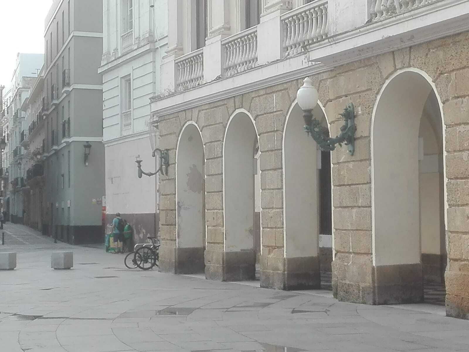 Mucho rollo de Paco Cano y es incapaz de arreglar una farola