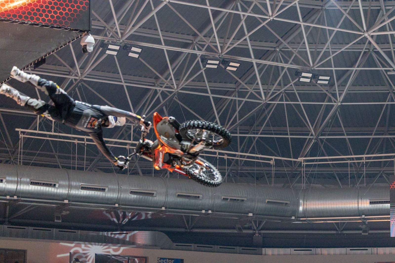 En imágenes: el Olivo Arena vibra con piruetas y motor en estado puro en el Soloflow Freestyle (1)