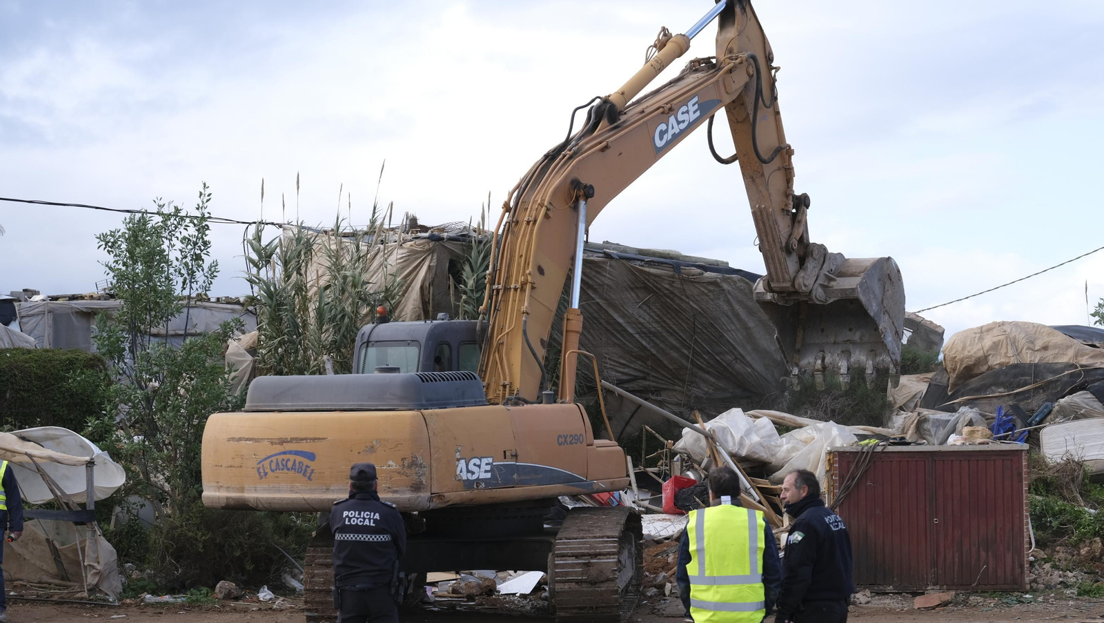 Imágenes del desalojo del asentamiento chabolista 'El Walili', en Níjar