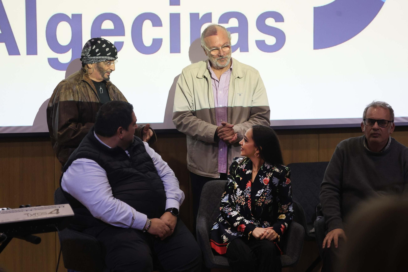 Las fotos de la entrega del Premio Rafael Viso 2025 para jóvenes creadores a la cantante algecireña Naomí Santos