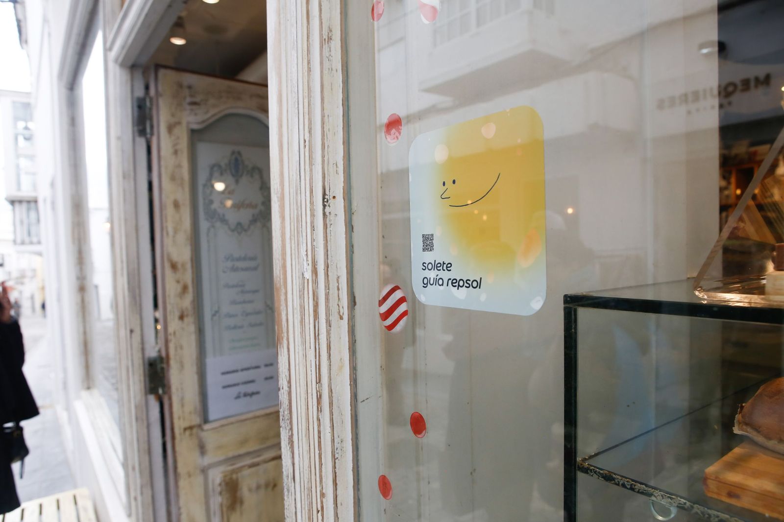 Fotos de la elaboración artesana del roscón de Reyes en la pastelería La Tarifeña