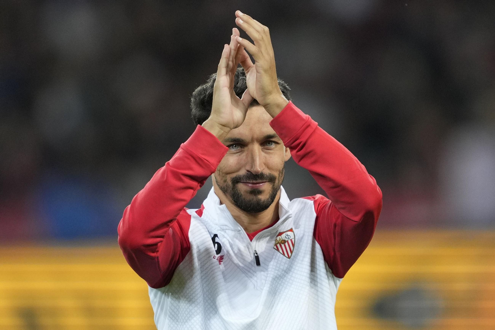 Jesús Navas, aplaudido durante el calentamiento.