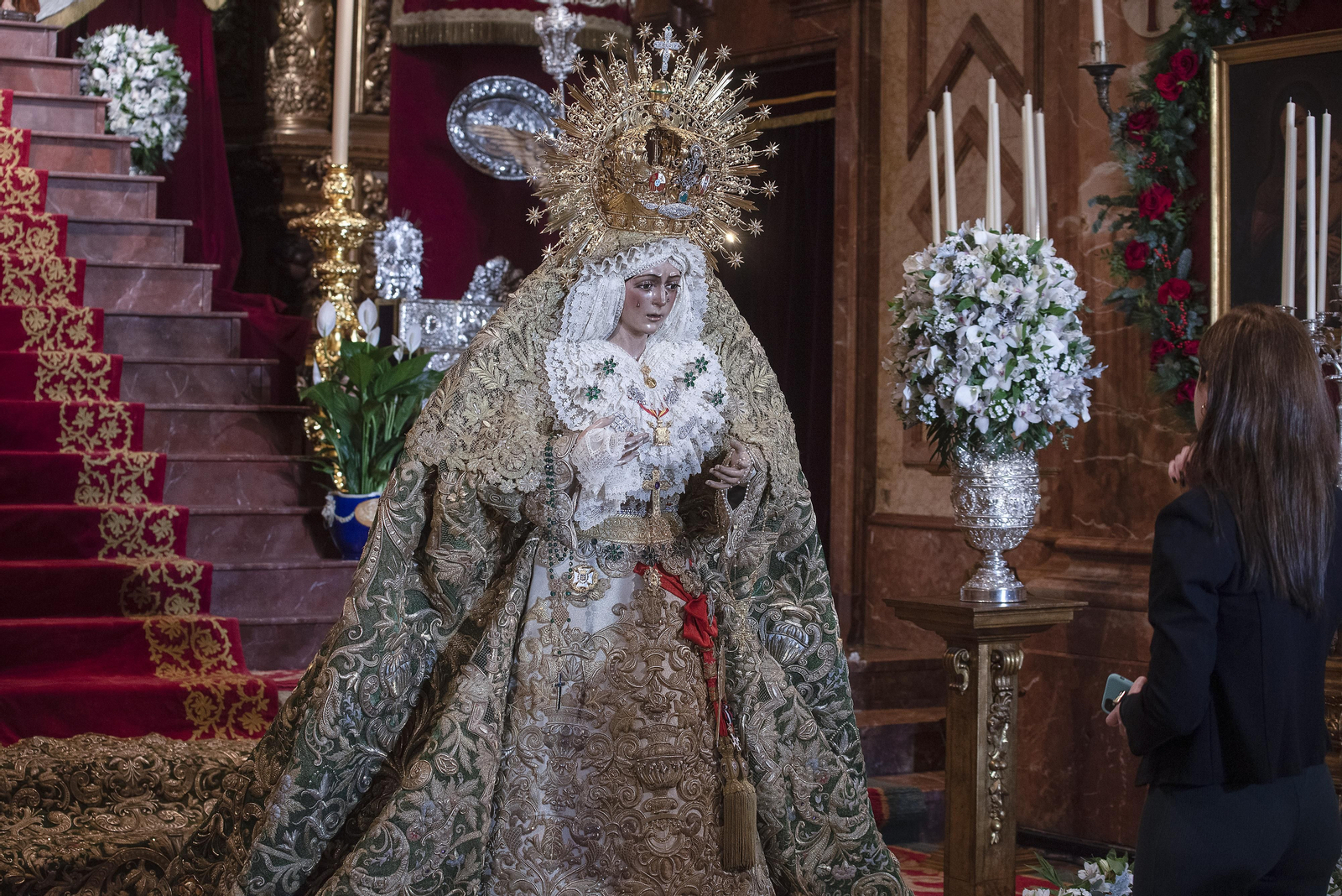 El besamanos de la Macarena, en imágenes