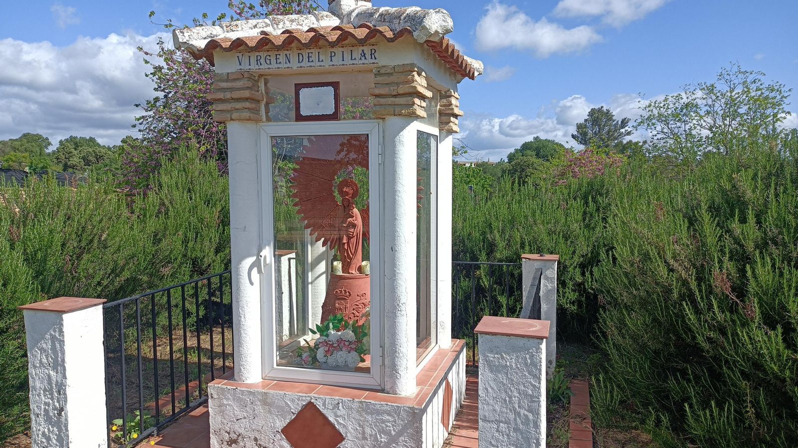 Templete dedicado a la Virgen del Pilar.