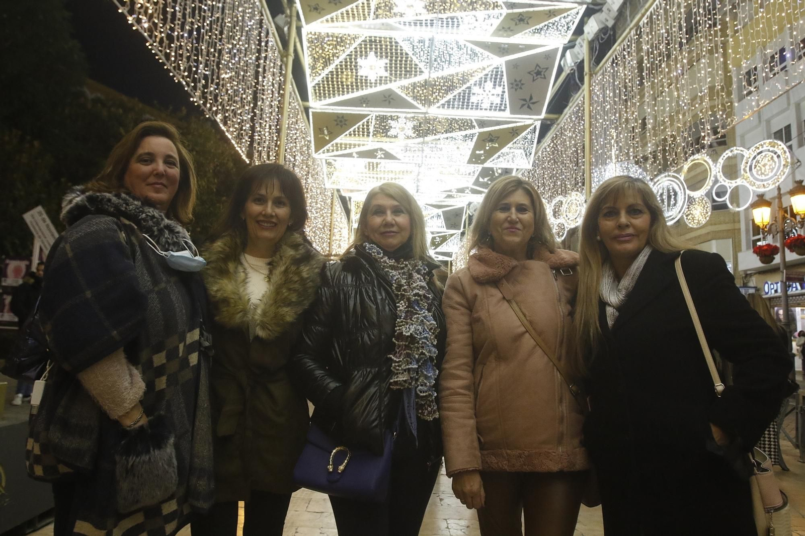 El encendido del espectacular alumbrado navideño de Puente Genil, en fotografías