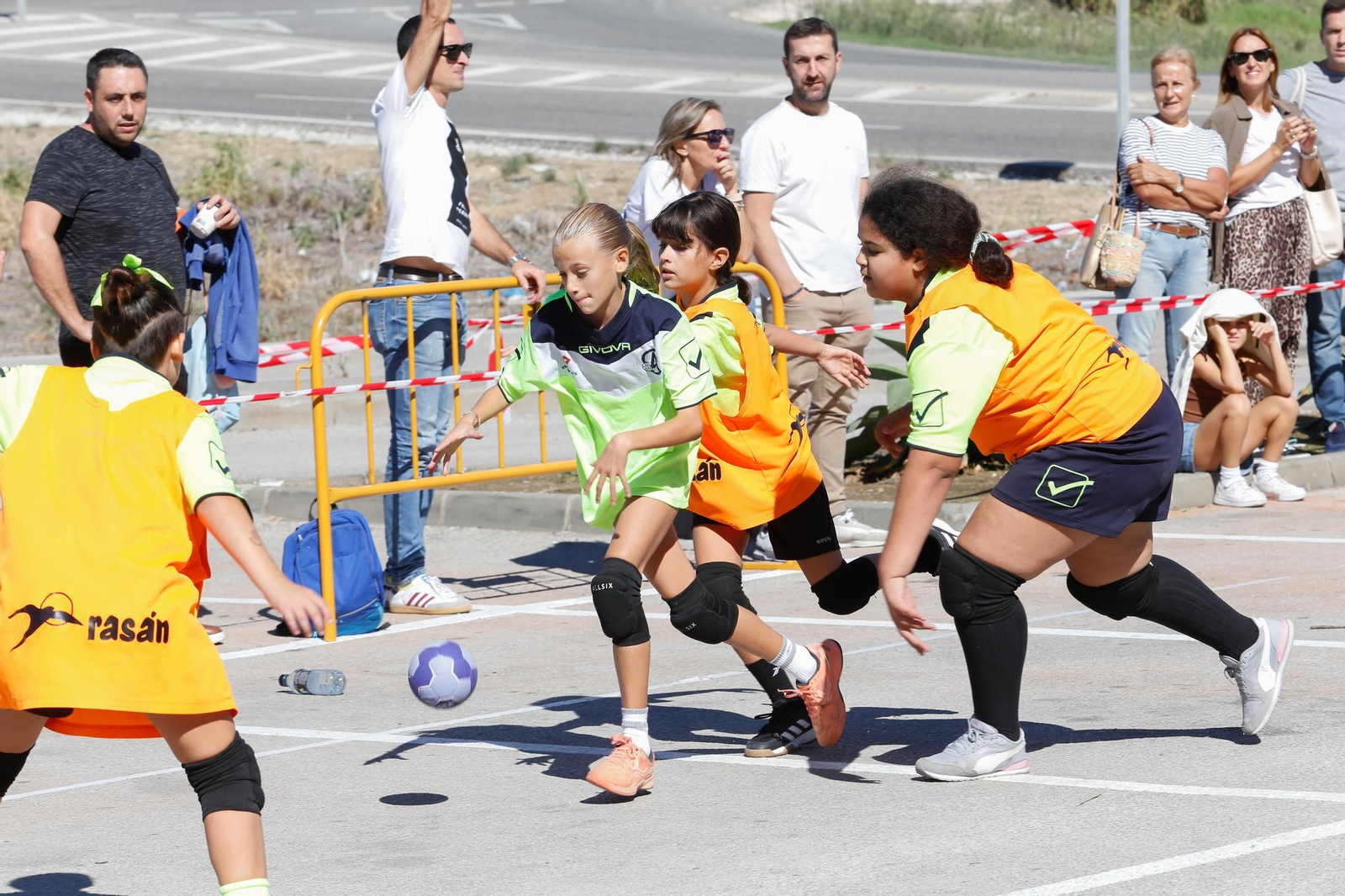 Las fotos de la II jornada de balonmano calle de Bahía Plaza, en Los Barrios