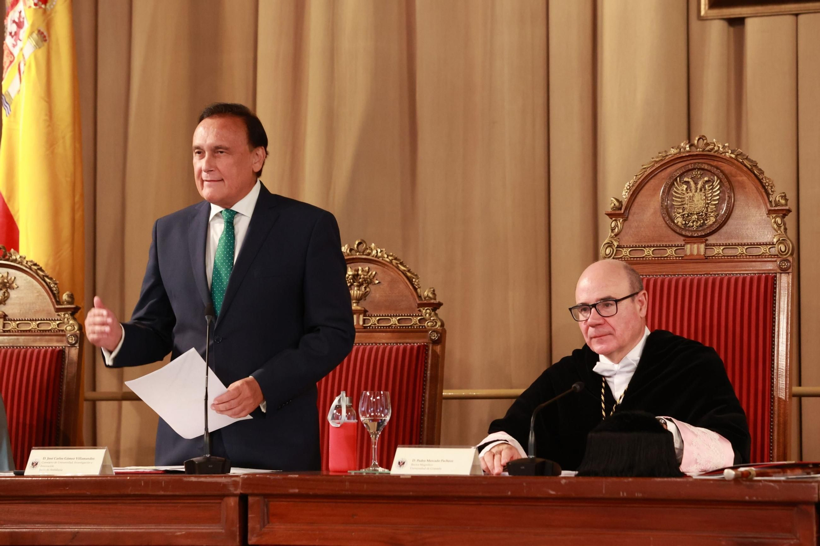 Villamandos y Mercado, en un inicio de curso en la UGR.