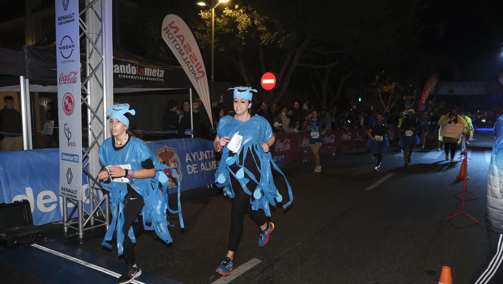 Imágenes de la XIV edición de la San Silvestre de Almería