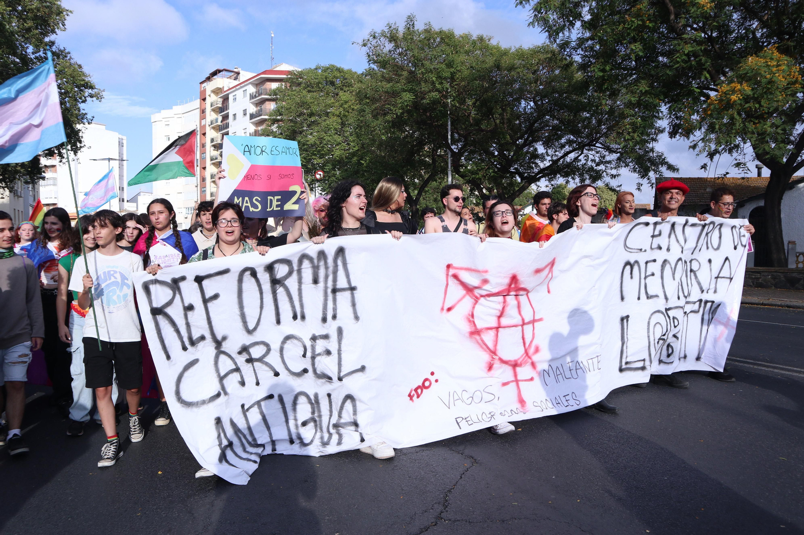 Las mejores imágenes de la manifestacióndel del Orgullo LGTBI en Huelva