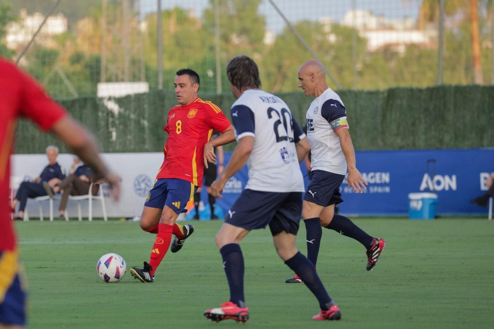 Leyendas e históricos en Marbella por una buena causa: Xavi, Marchena, Tamudo, Salva...