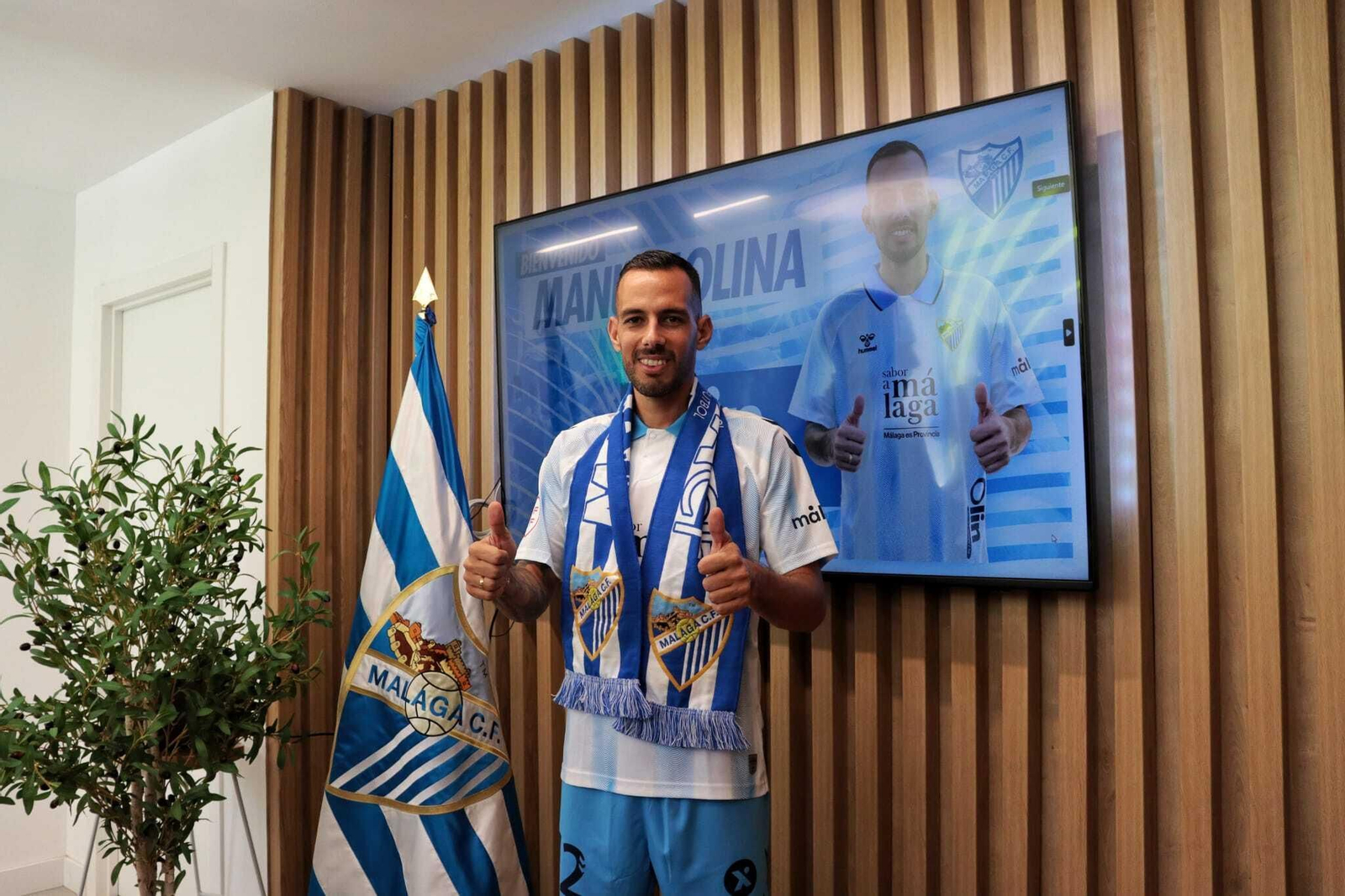 La presentación de Manu Molina como nuevo jugador del Málaga CF La presentación de Manu Molina como nuevo jugador del Málaga CF