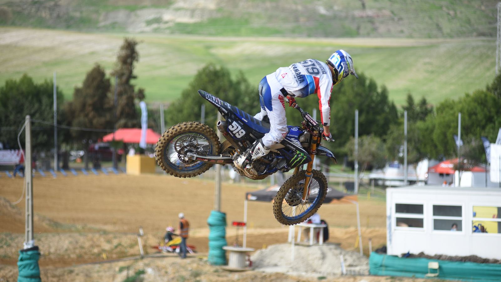Aparicio se ha proclamado campeón de Andalucía de MX2 tras vencer, al igual que Salvador Pérez en MX85 y Raúl Álvarez en MX3, en las dos mangas de la prueba sanluqueña.