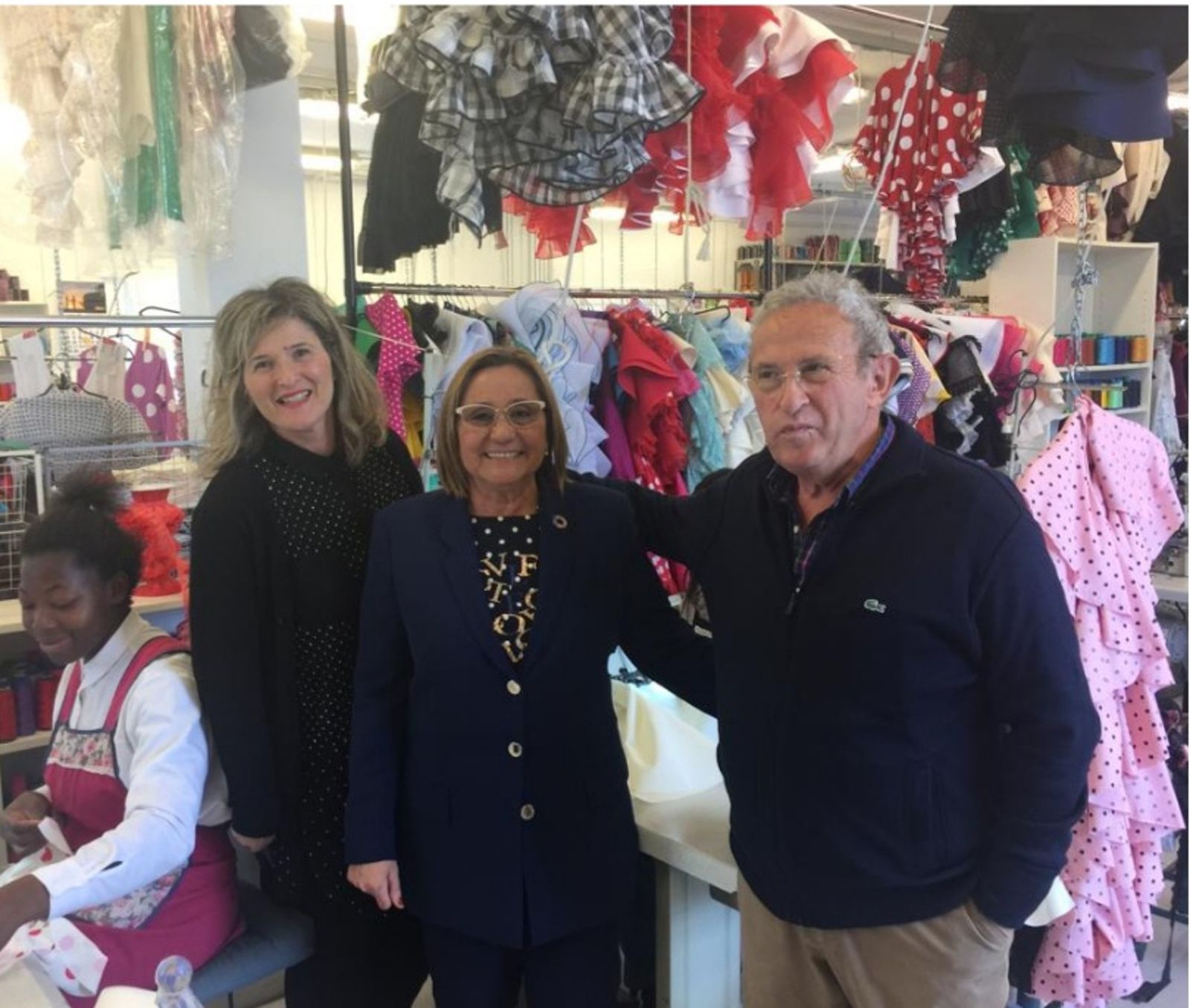 Faneca en la visita a los talleres textiles de San Bartolomé de la Torre.