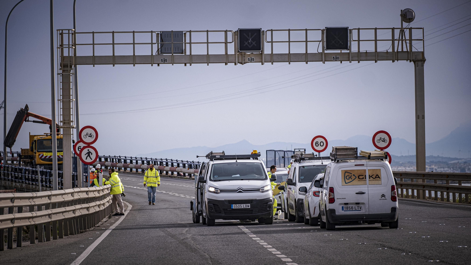 Primera mañana con el Puente Carranza cortado por obras