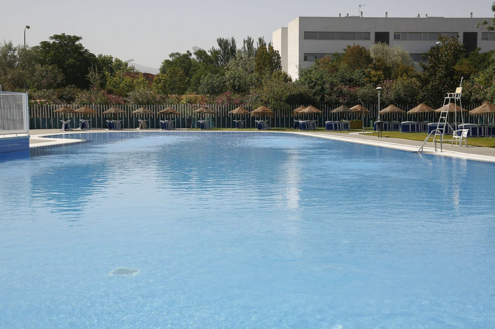 La de Almanjáyar es la única piscina pública al aire libre de toda la capital