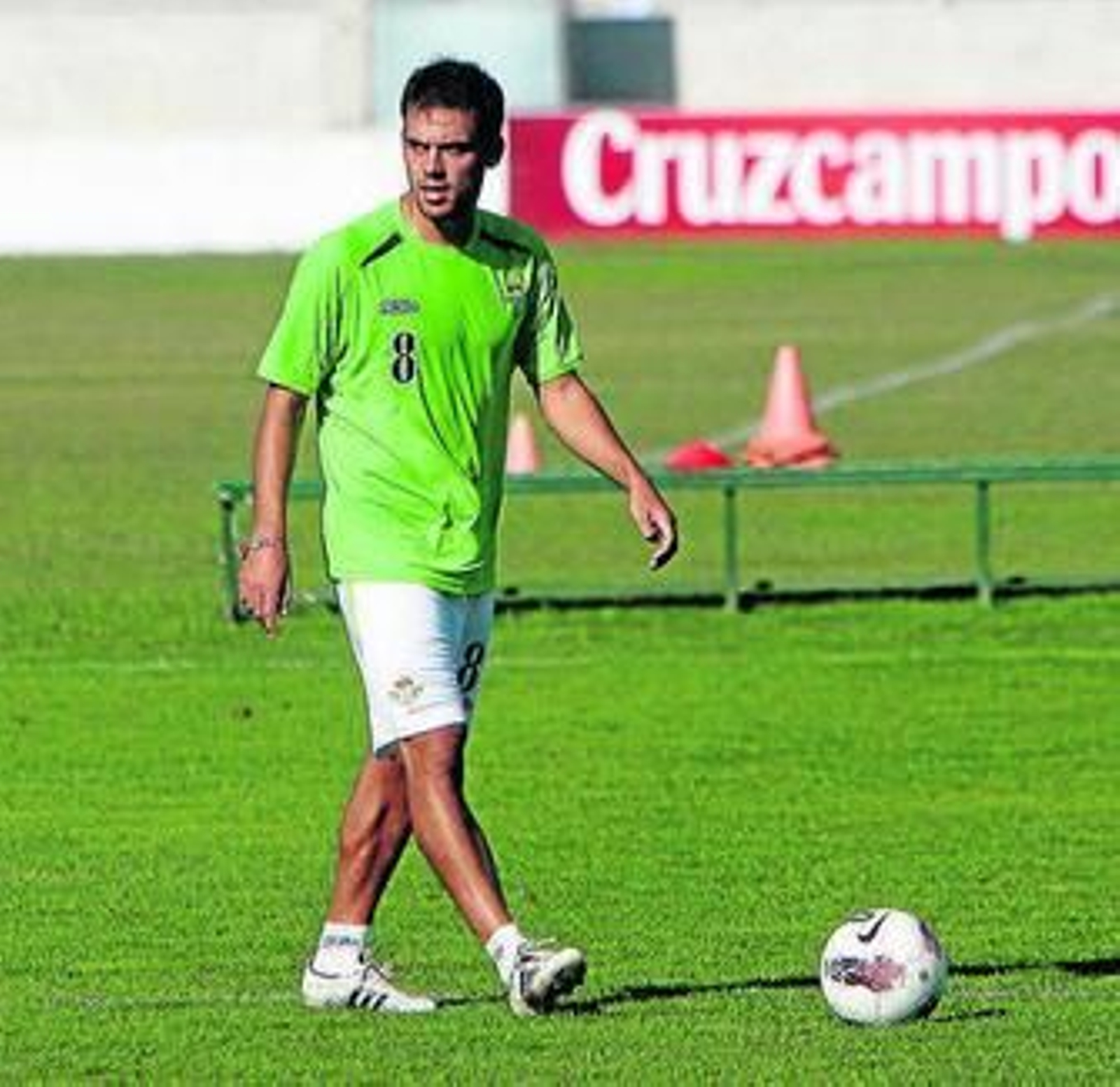 Matilla, con un balón, al finalizar un entrenamiento.