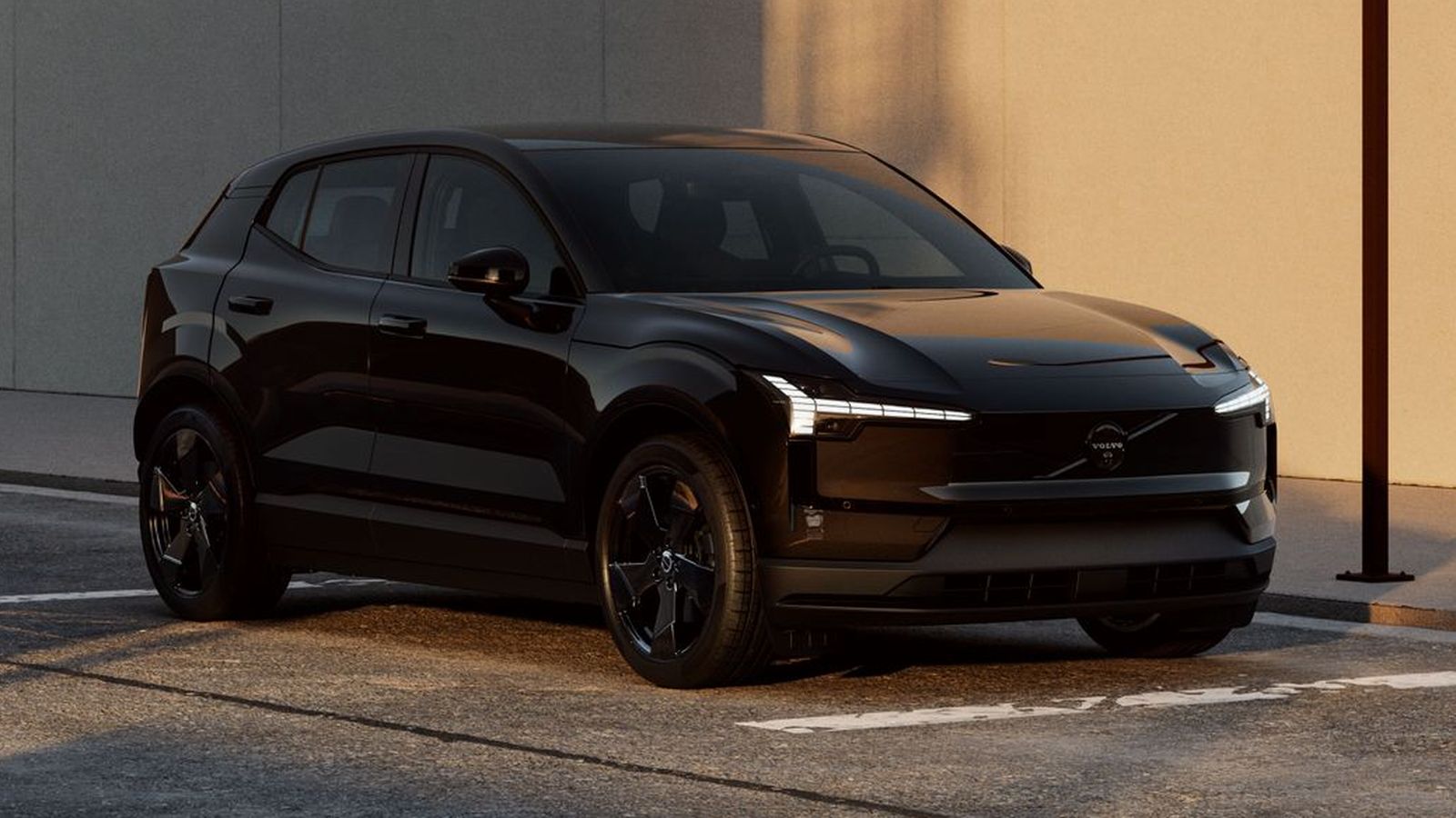 El EX30 Black Edition, de reciente lanzamiento, podrá combinarse ahora con el nuevo interior Black.