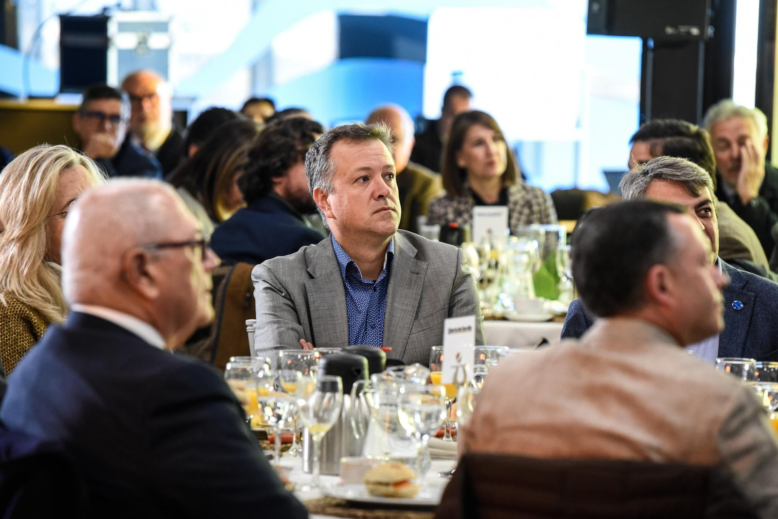 Imágenes de los asistentes al Desayuno Coloquio "Economía azul, claves para el desarrollo sostenible" organizado por el Grupo Joly