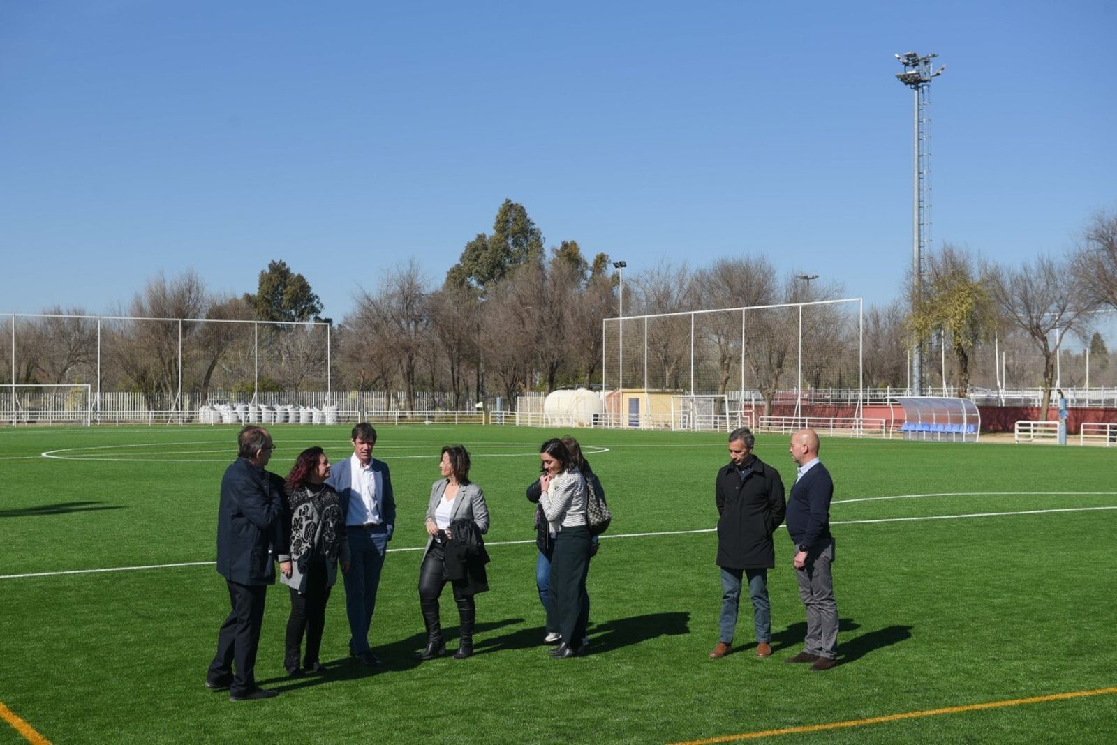 Visita de las autoridades municipales a las nuevas instalaciones deportivas.