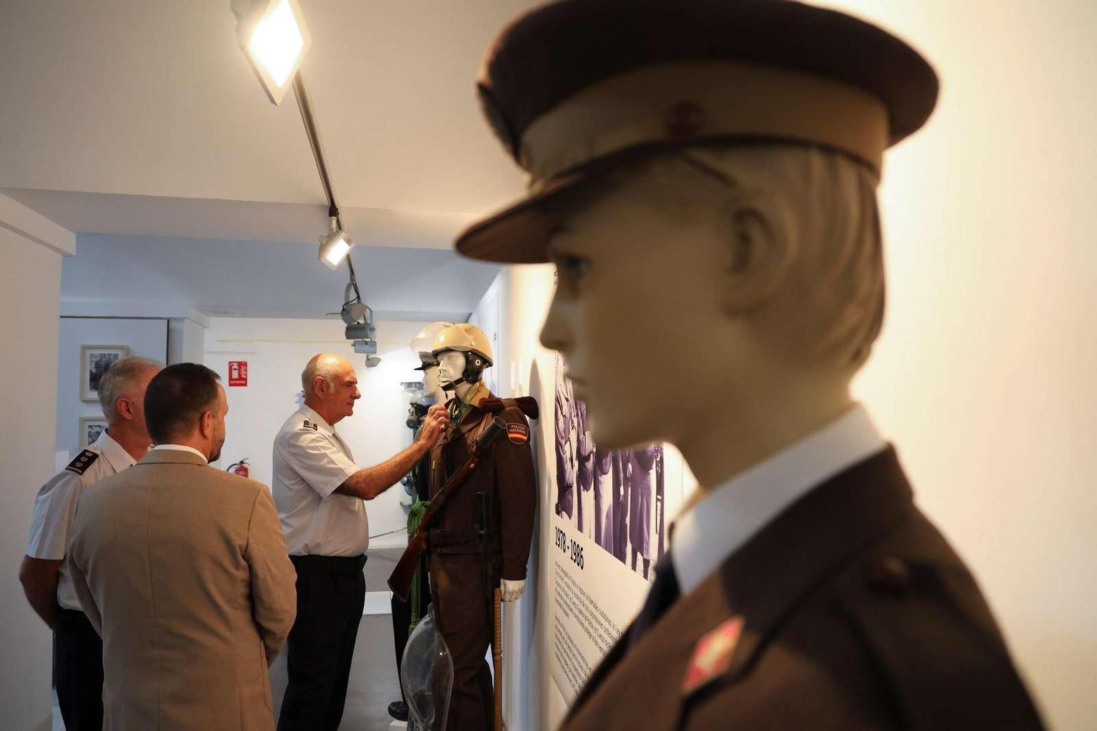 Una exposición recuerda los 200 años de historia de la Policía Nacional (fotos)