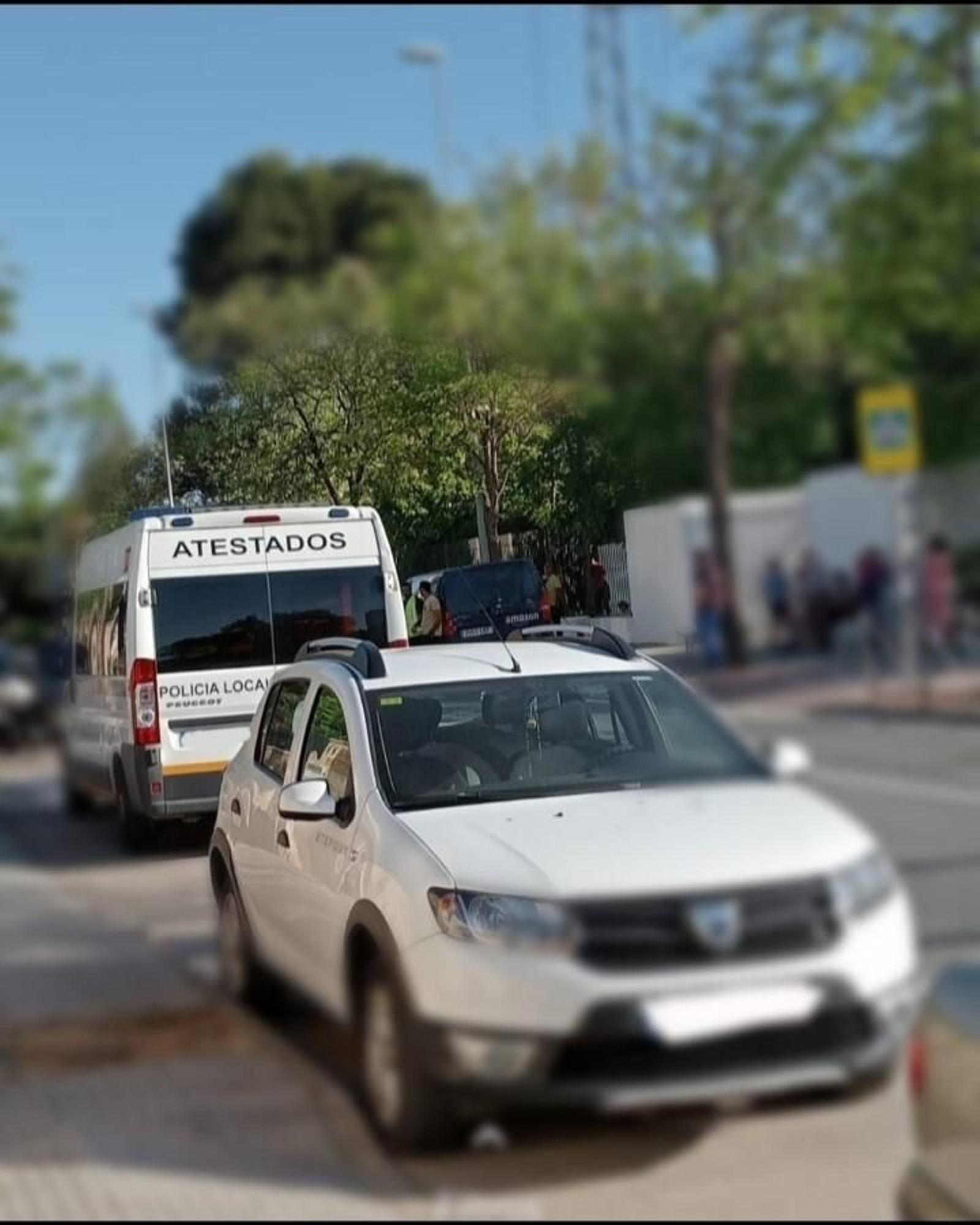 El furgón de atestados de la Policía Local, en el lugar de los hechos.