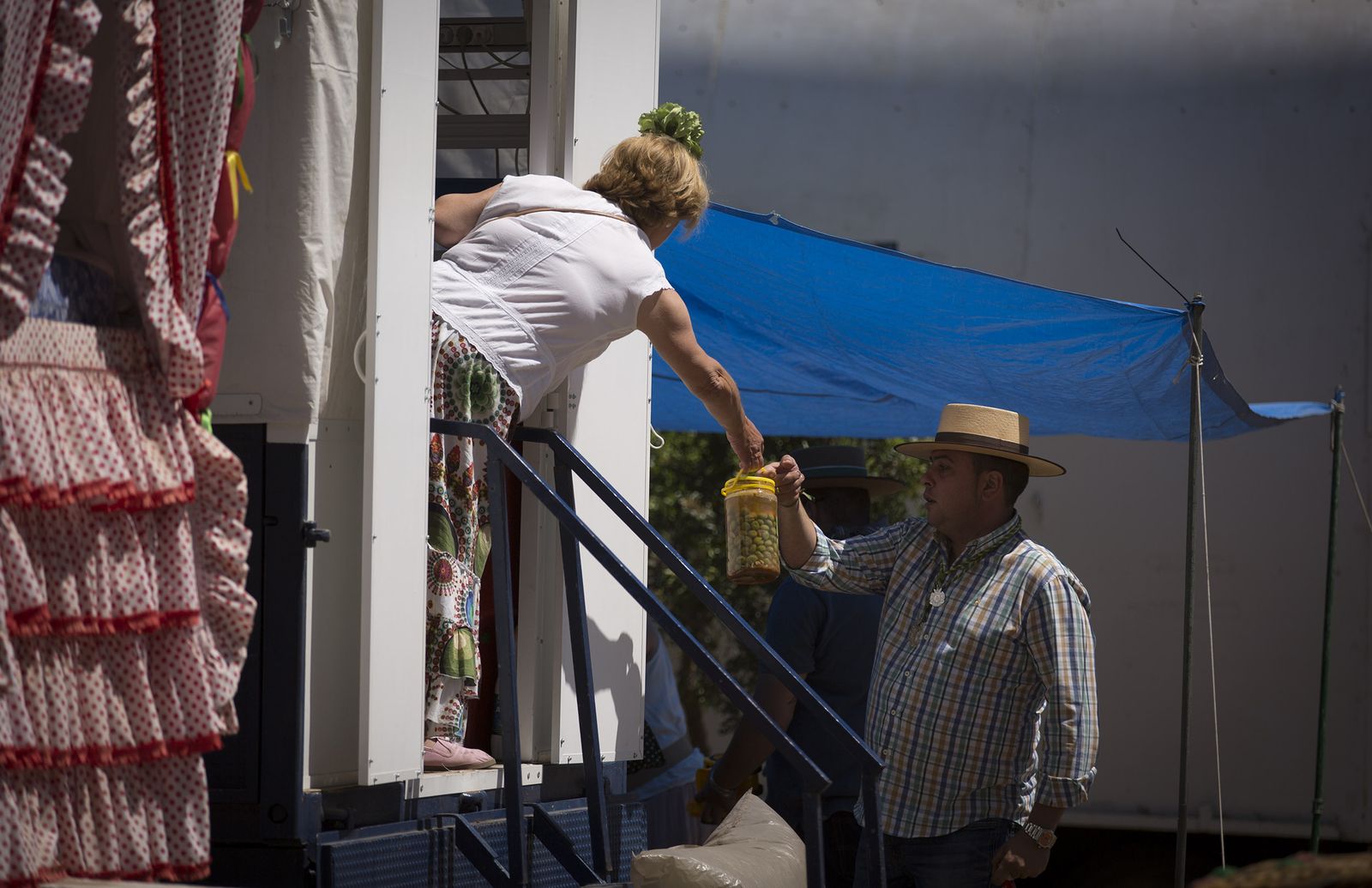 El paso de hermandades del Rocío por la Raya Real