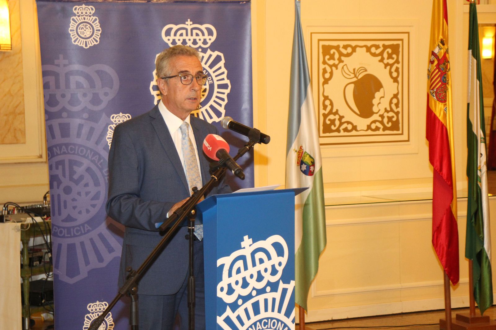 La celebración de la festividad de la Policía Nacional en Lucena, en imágenes
