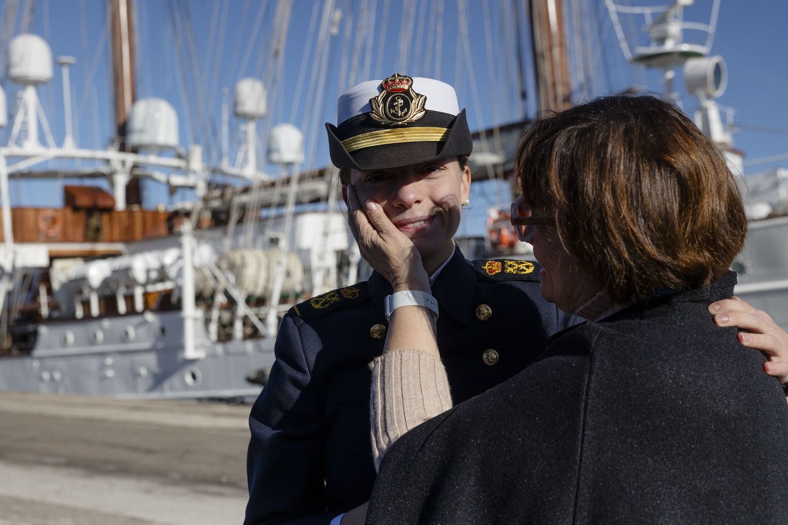 Las imágenes de la despedida del Juan Sebastián de Elcano