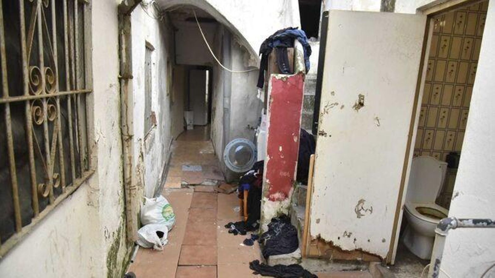 Imagen de la vivienda en la que residía Yassine Kanjaa en Algeciras. Imagen de la vivienda en la que residía Yassine Kanjaa en Algeciras.