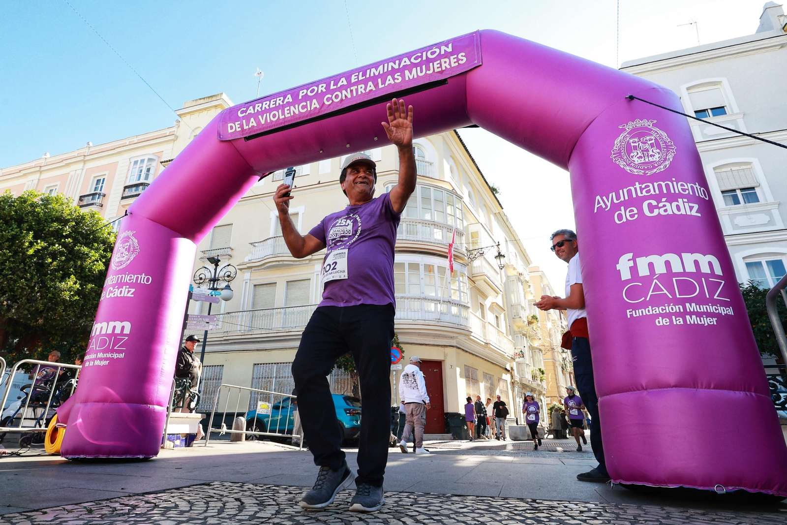 Todas las imágenes de la carrera contra la violencia de género en Cádiz