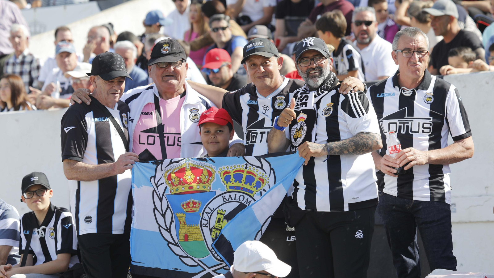 Fotos de la afición durante el encuentro de la Balona - Real Madrid Castilla