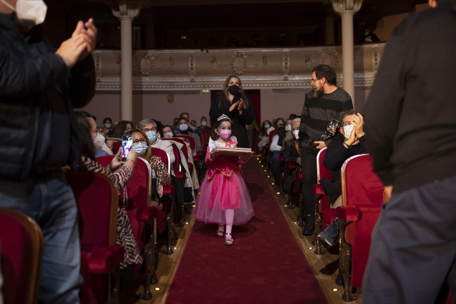 Imágenes del ambiente en el quinto día del concurso de agrupaciones del Carnaval Colombino