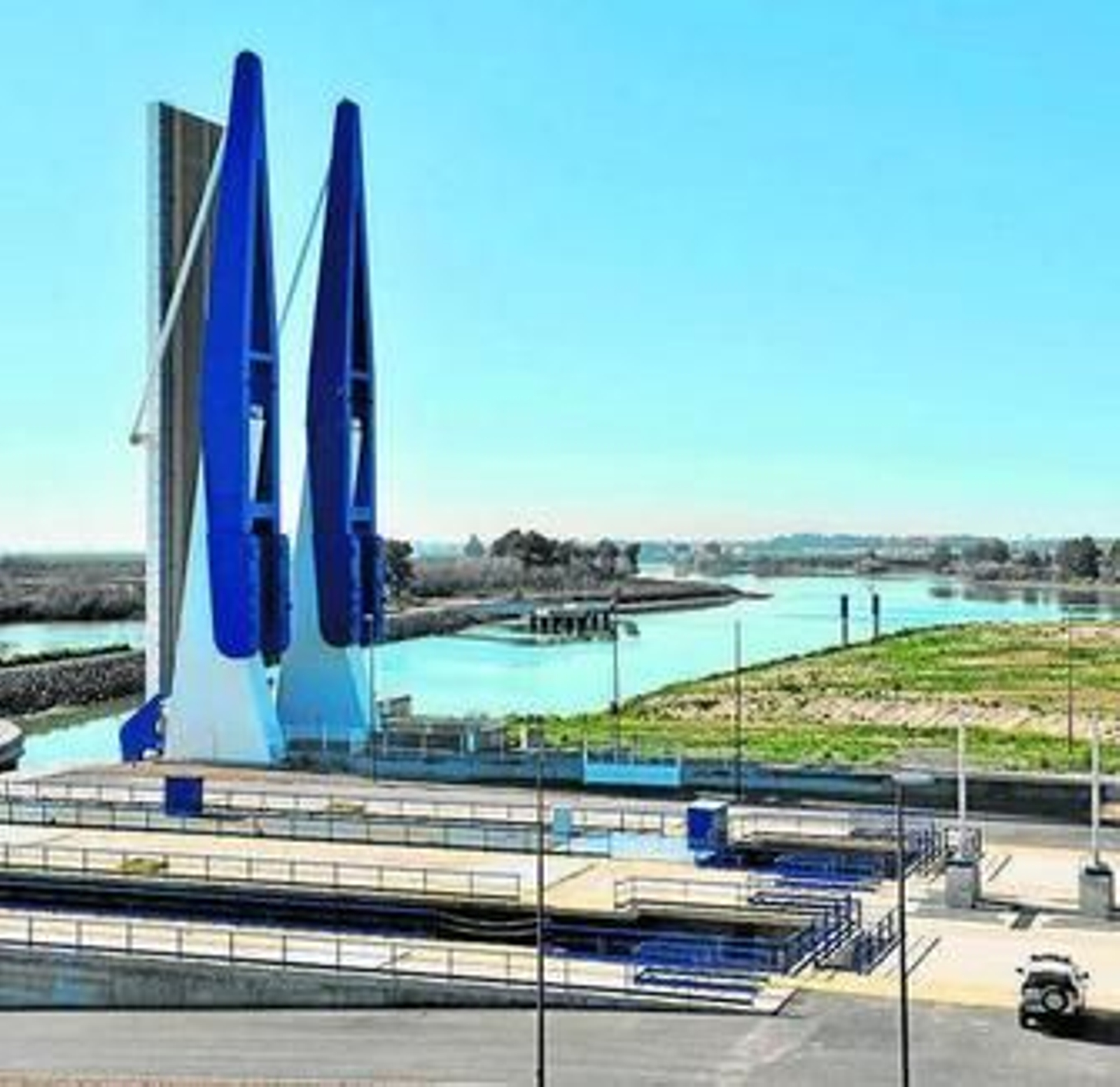 La nueva esclusa en el estuario que aguarda su dragado.