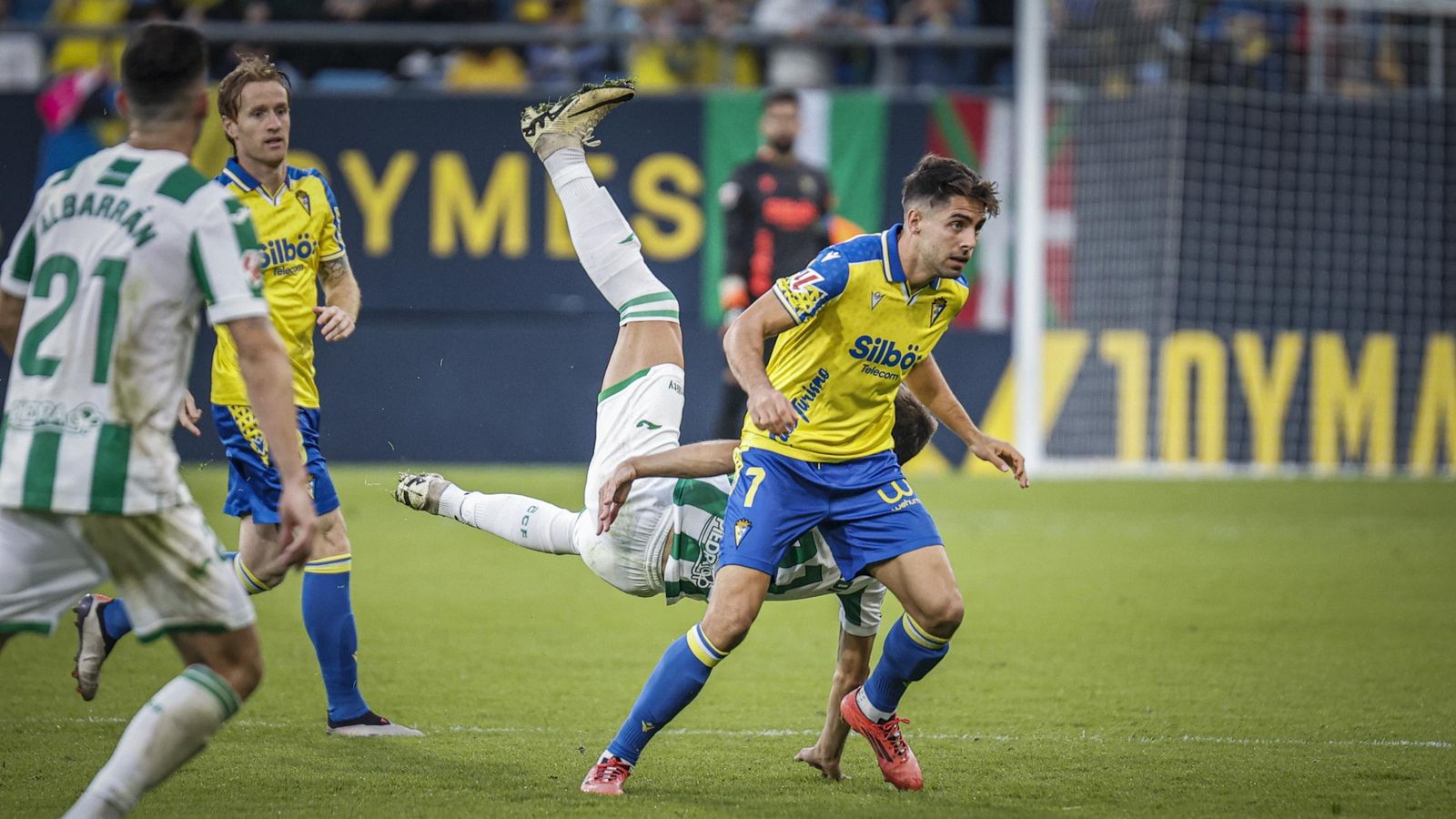 Búscate entre las imágenes del partido de fútbol entre Cádiz CF y Córdoba CF