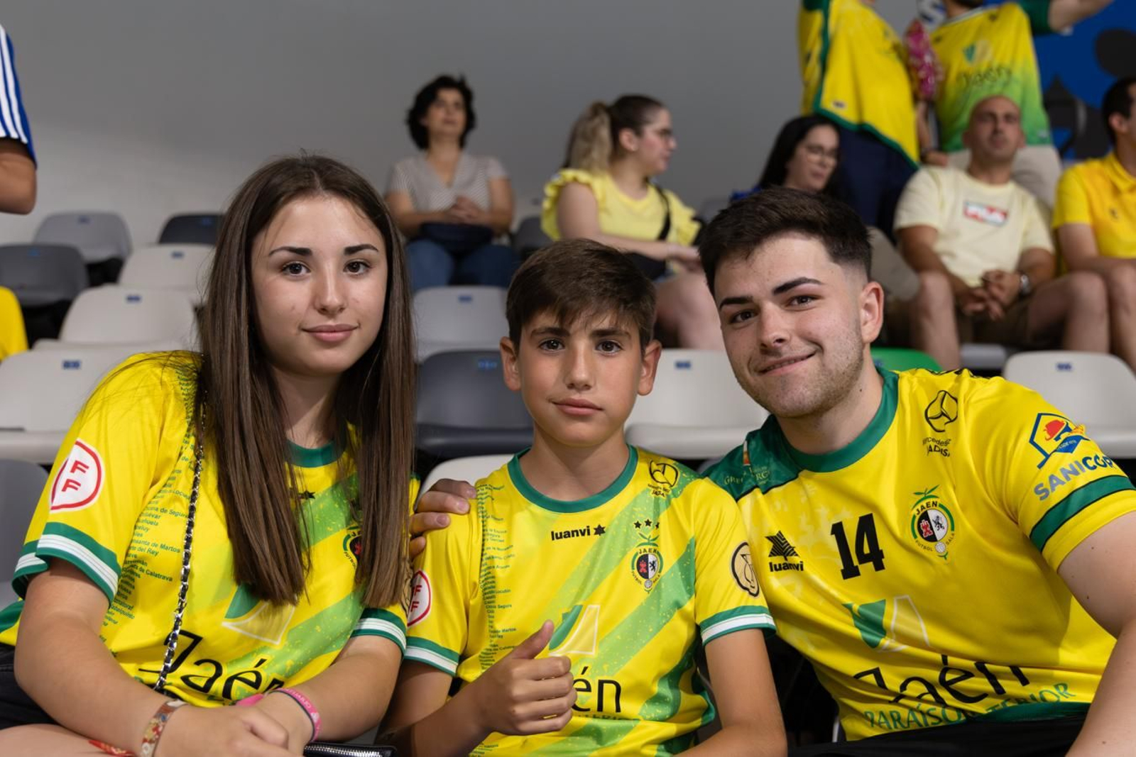 La Marea Amarilla: el alma del Olivo Arena, en imágenes