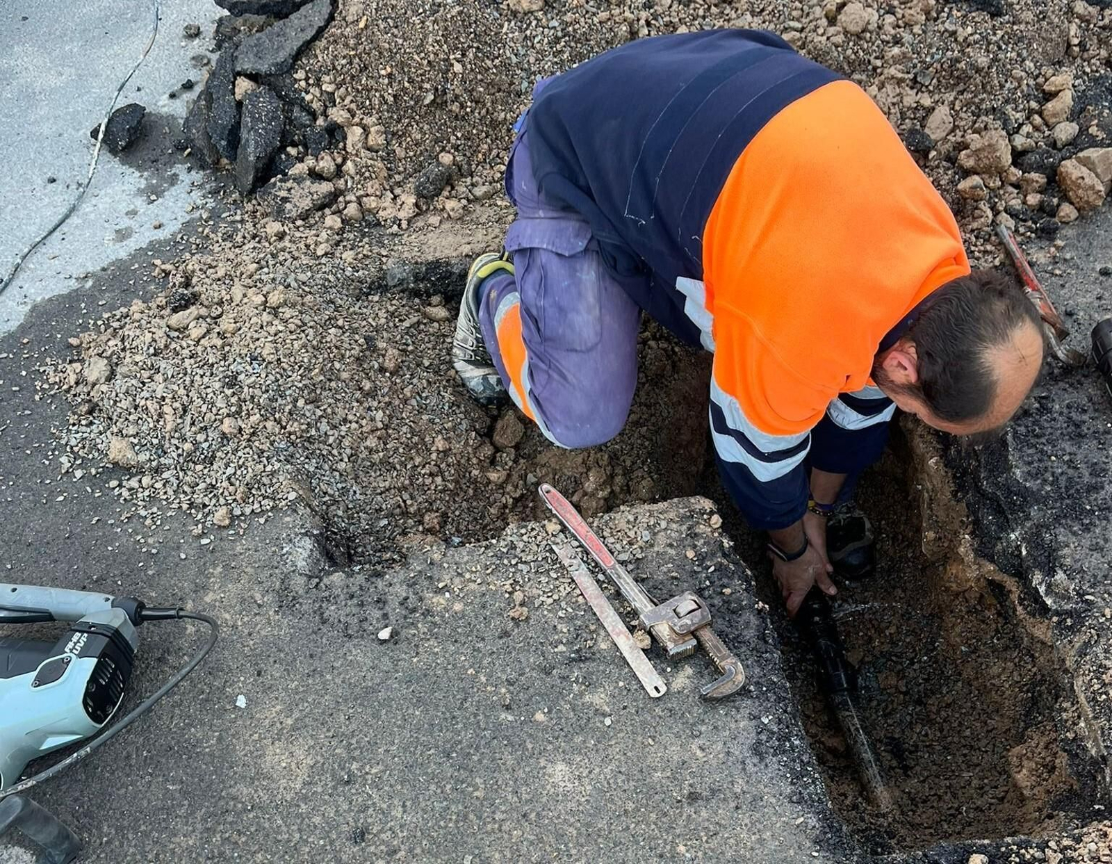 Obras de mejora en la red de abastecimiento de Dalías.