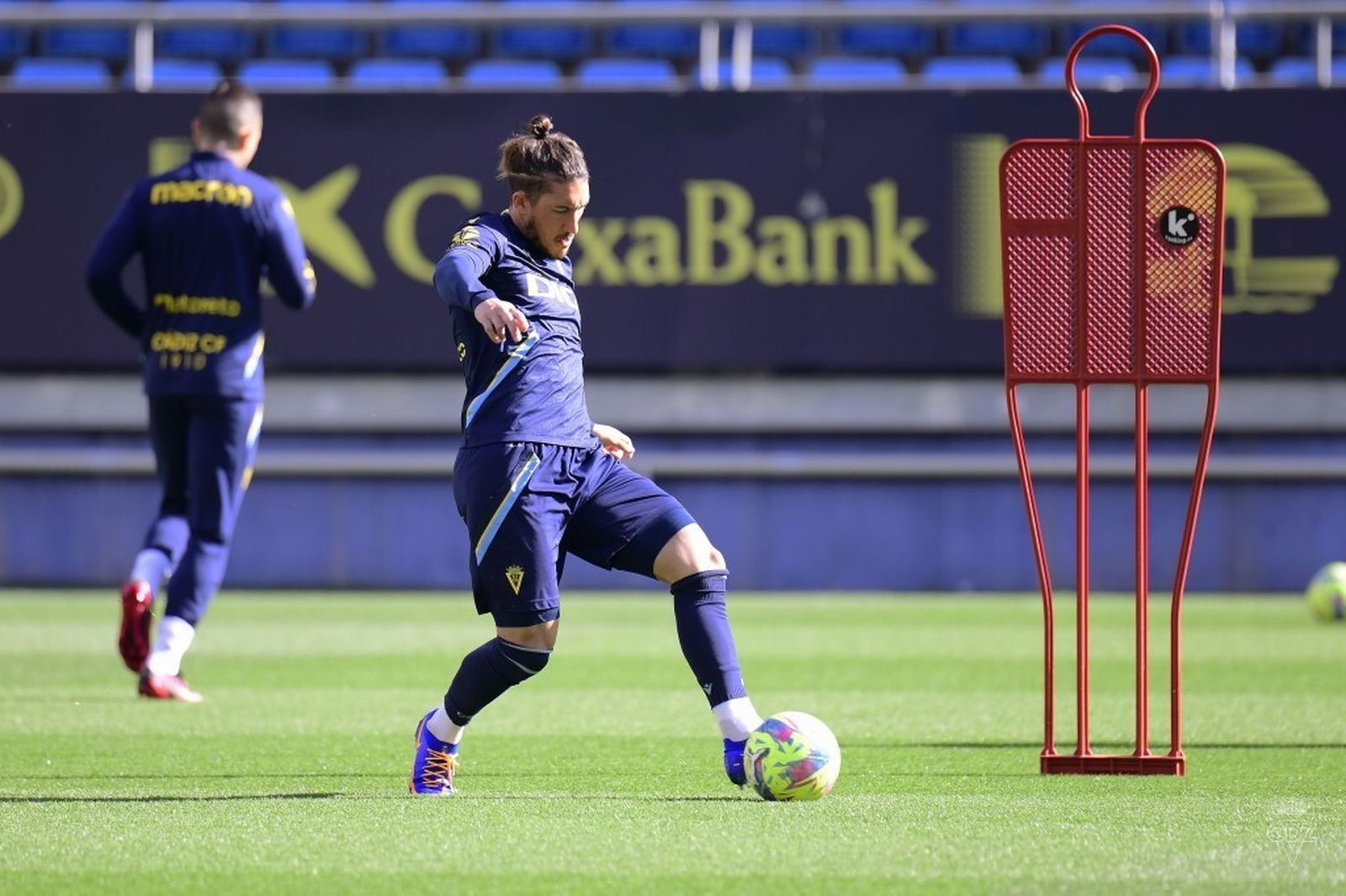 Pacha Espino, en el entrenamiento de este jueves en el estadio.