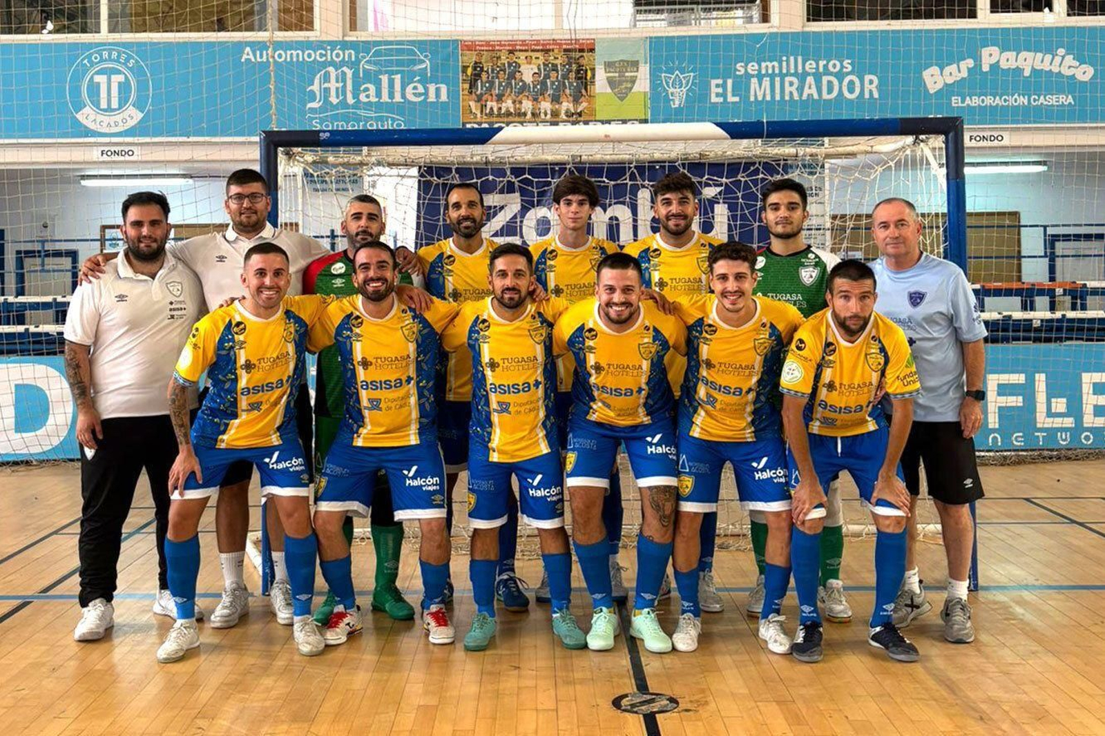 Posado del Virgili antes del inicio del partido.