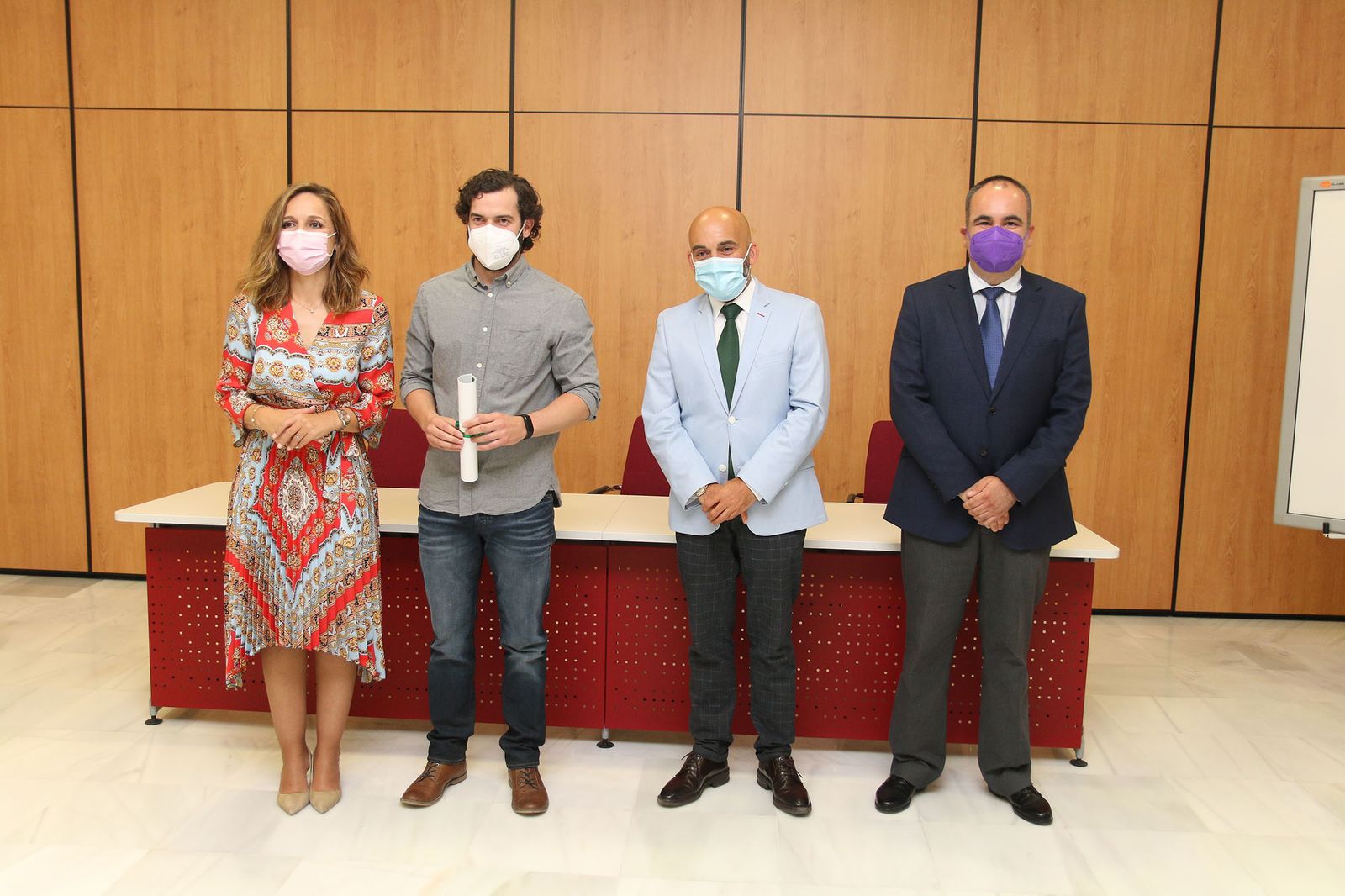 Fotogalería del reconocimiento a los trabajadores de la residencia de la FAAM que se autoconfinaron