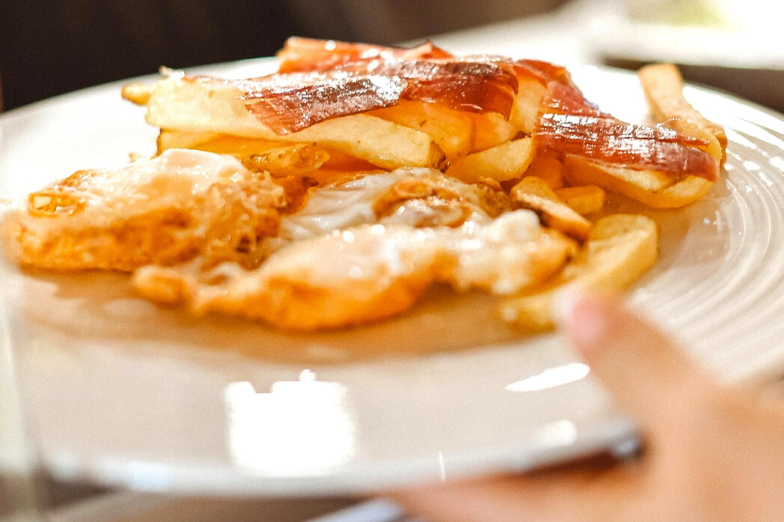 Puerto Colón: el restaurante junto al monumento más famoso de Huelva