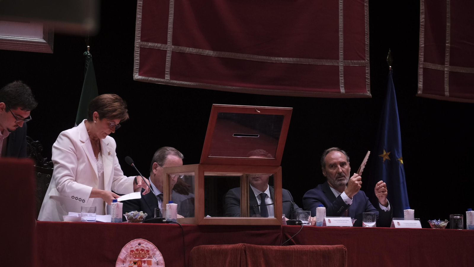 Imágenes de la constitución de la Corporación Municipal de almería, con María Vázquez como Alcaldesa