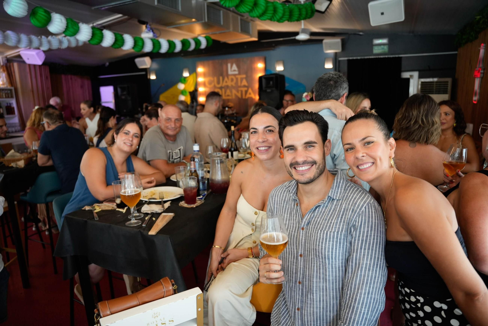 Los almerienses disfrutan del martes en la Feria del Mediodía