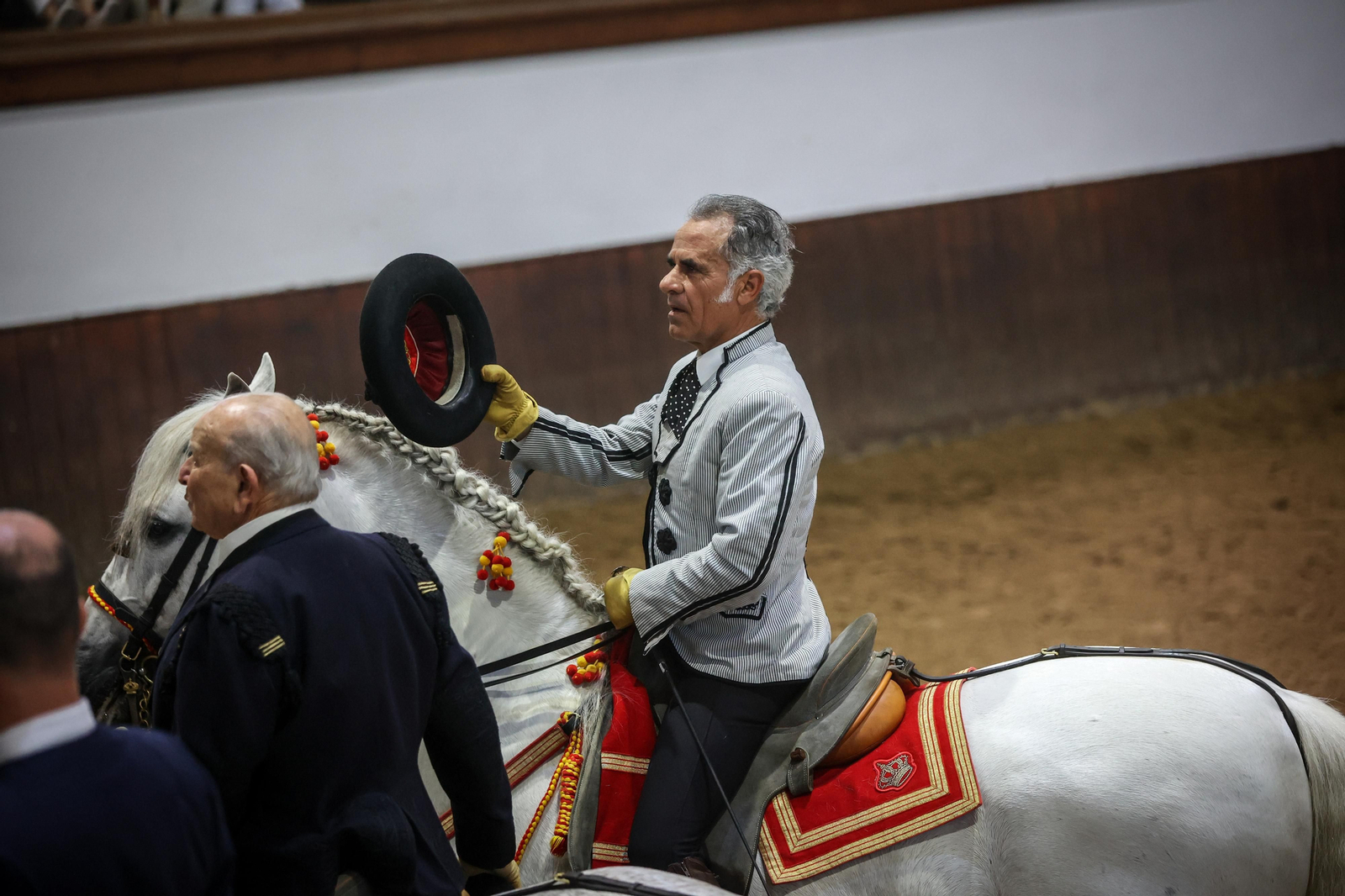 Emotiva despedida del jinete Manolo Ruíz en la Real Escuela