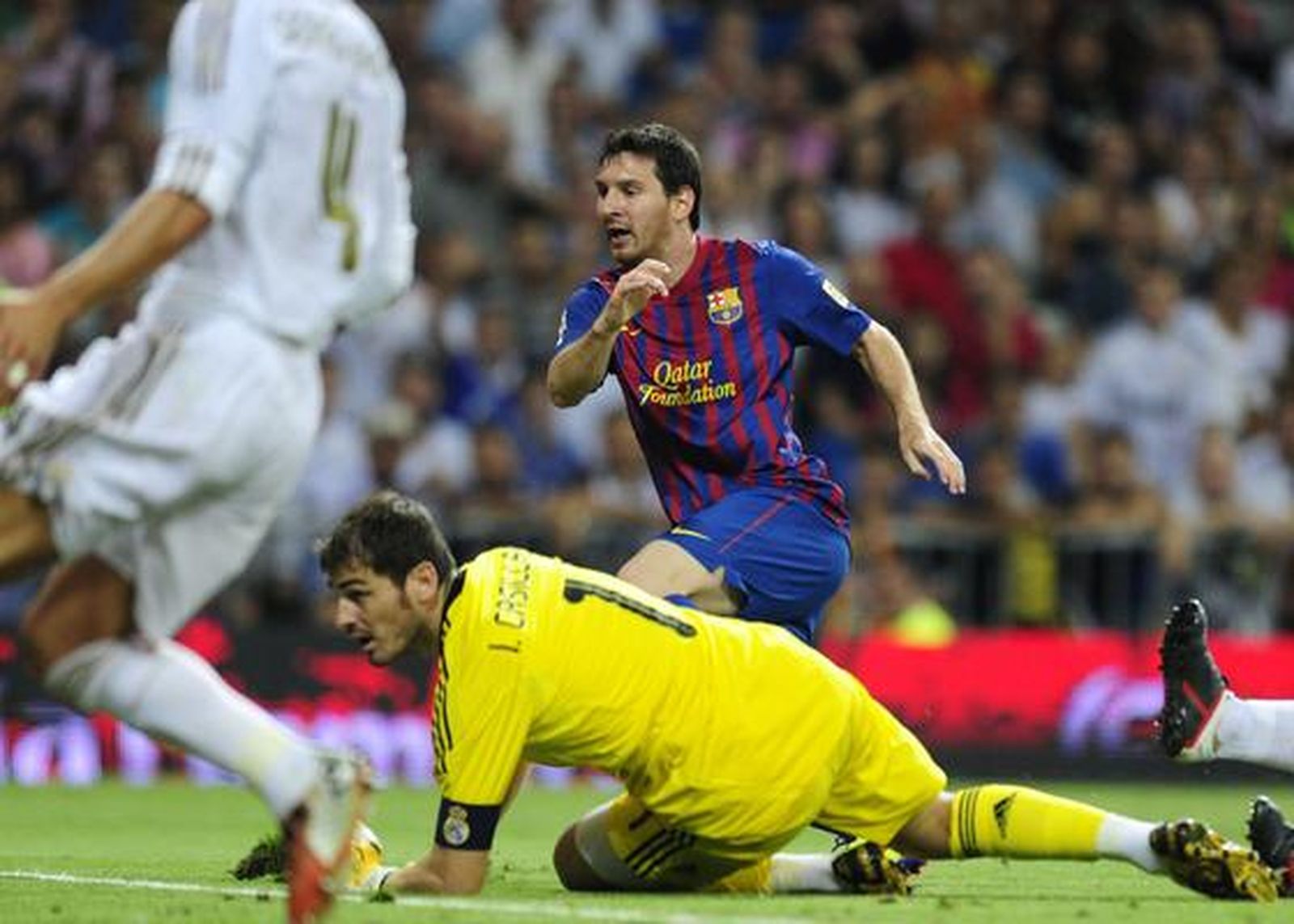 El Real Madrid y el Barcelona empatan 2-2 en la ida de la Supercopa. / AFP