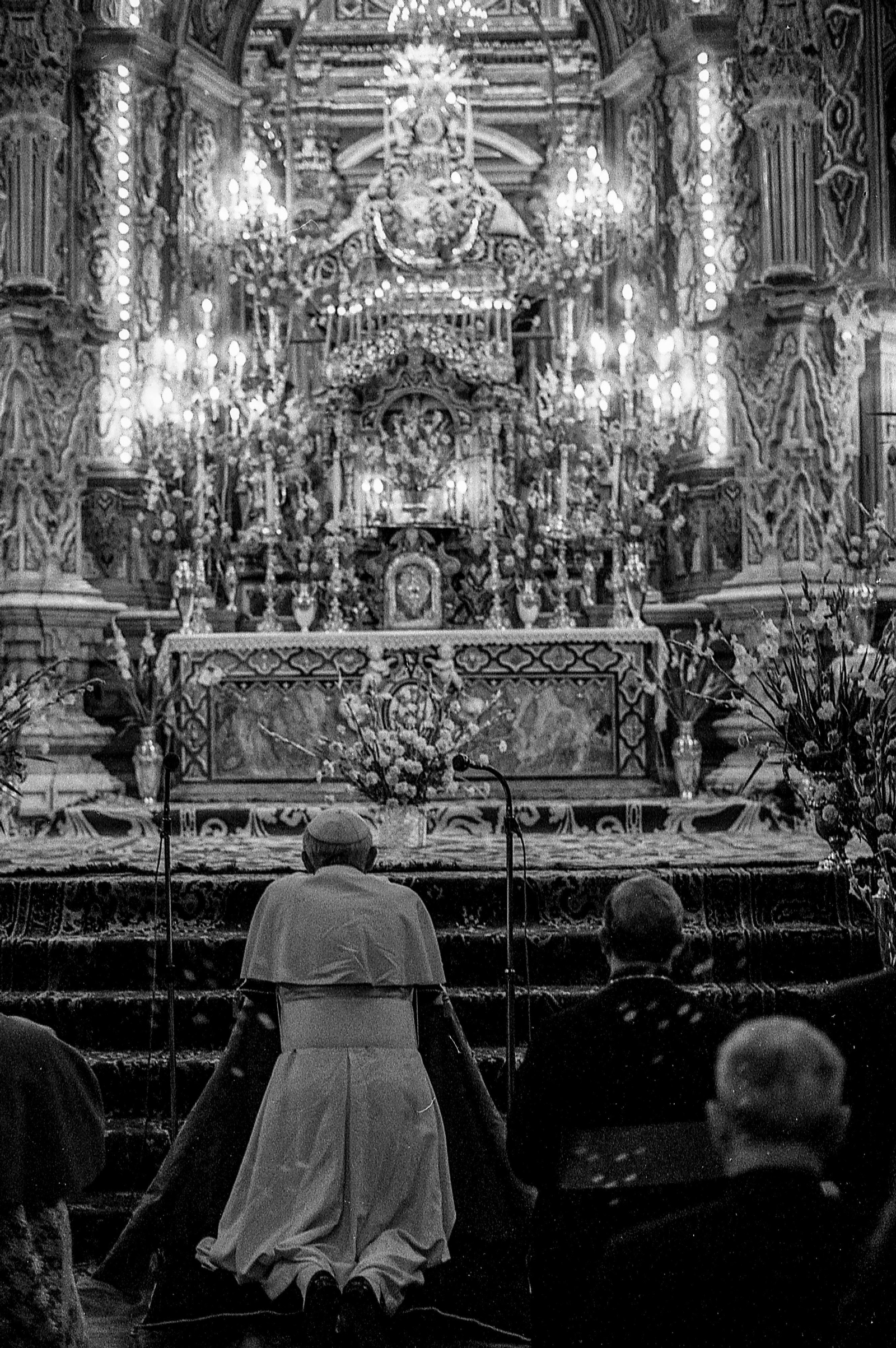 Juan Pablo II ha sido el único papa que ha rezado a la Virgen de las Angustias