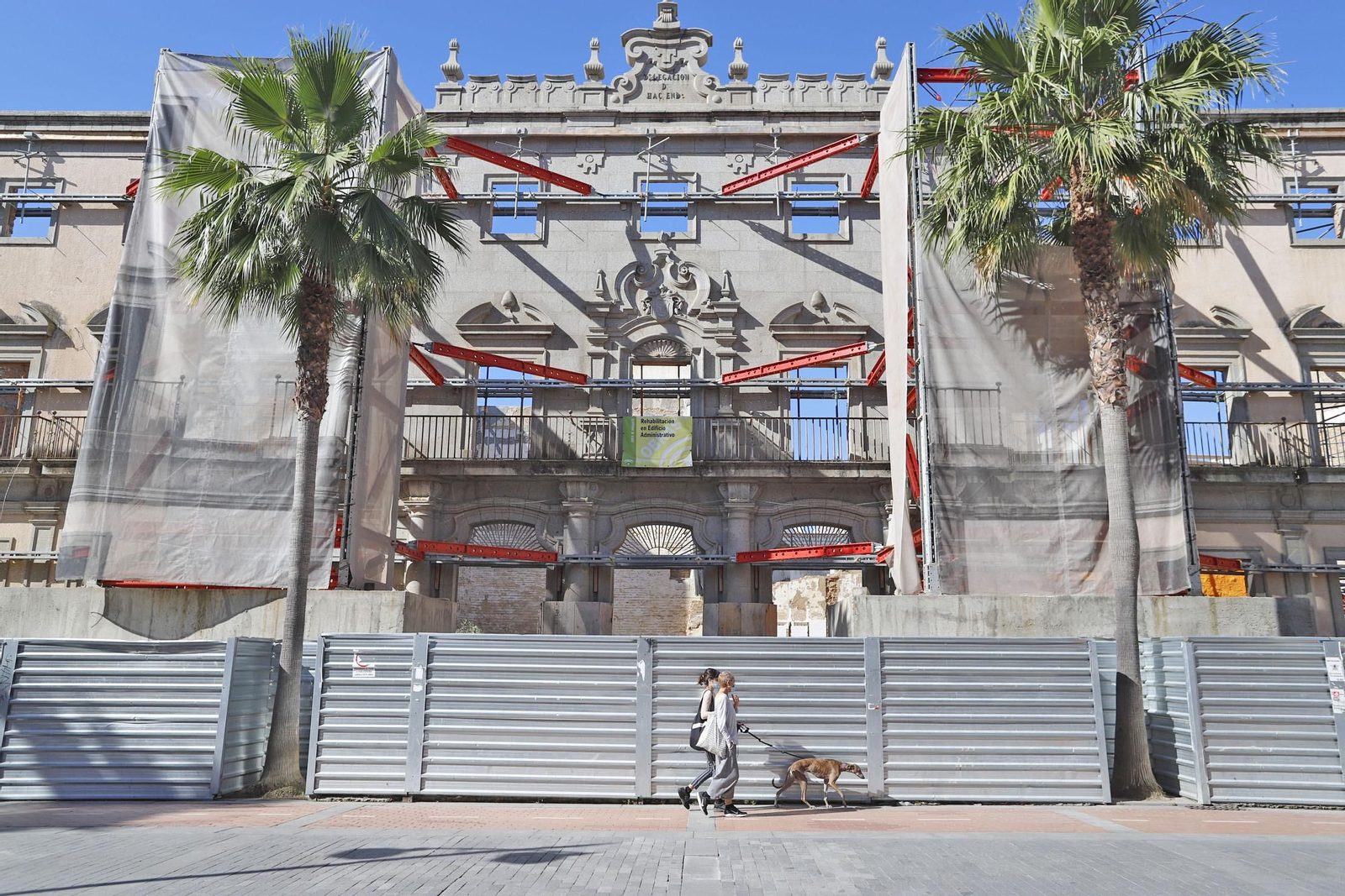 Estado actual de la fachada del antiguo edificio de Hacienda en la Gran Vía.