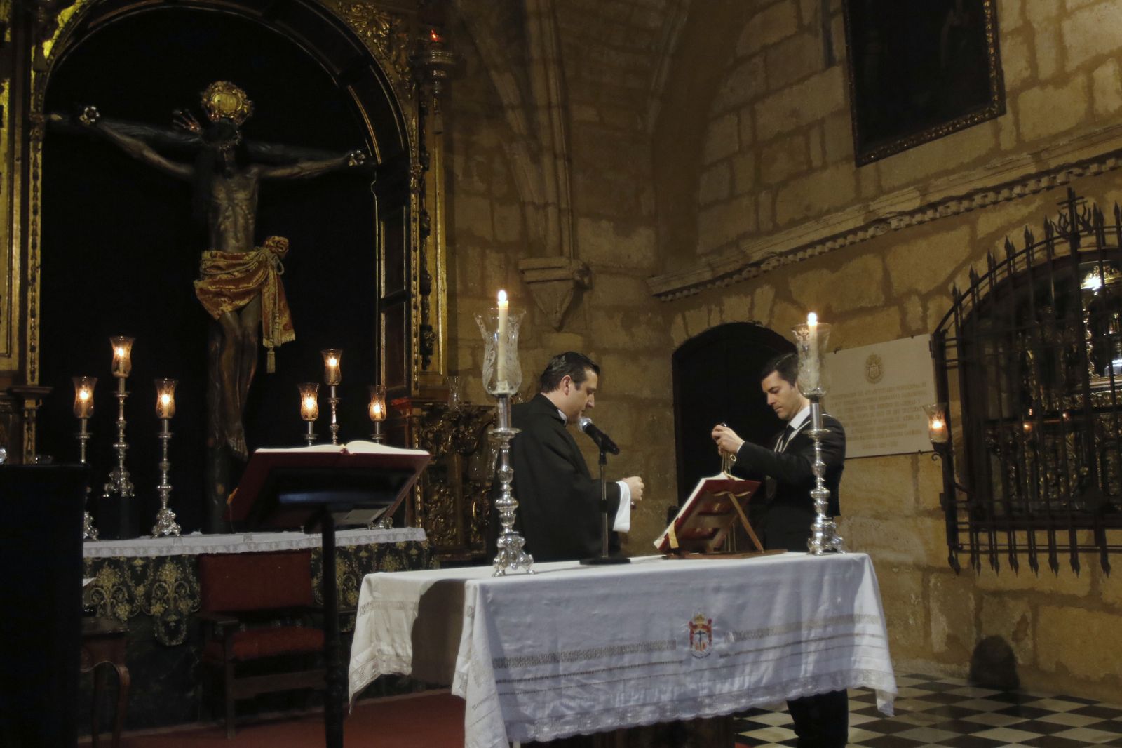 Celebración de la misa de hermanos del Remedio de Ánimas en San Lorenzo.